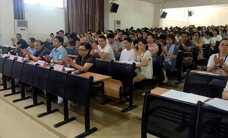 5沈建华书记主持动员大会1.jpg