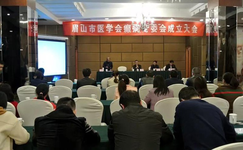 3会议主持人介绍专委会委员候选人情况.jpg